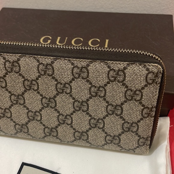Sold‼️‼️Authentic Gucci Monogram Long Zippy Wallet💓 - Picture 12 of 17